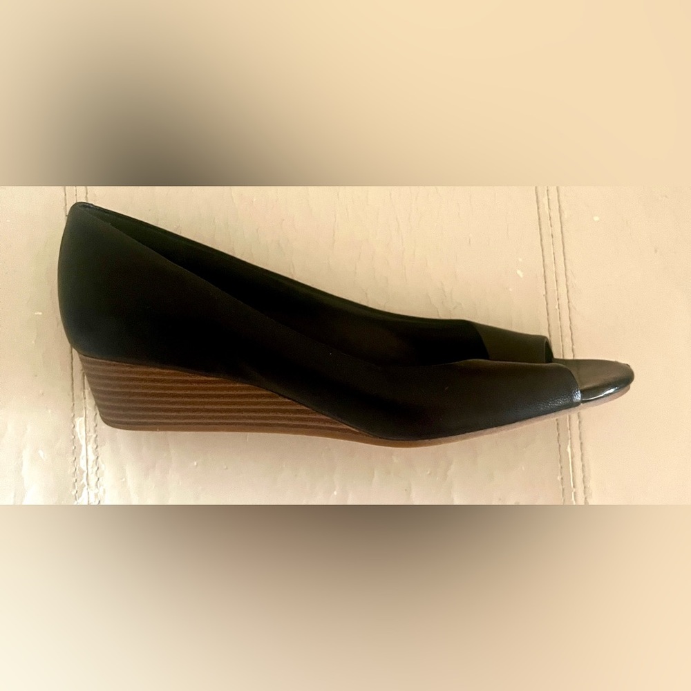 Cole Haan Elsie Black Leather Peep Toe Wedges size 7 B - Picture 2 of 9